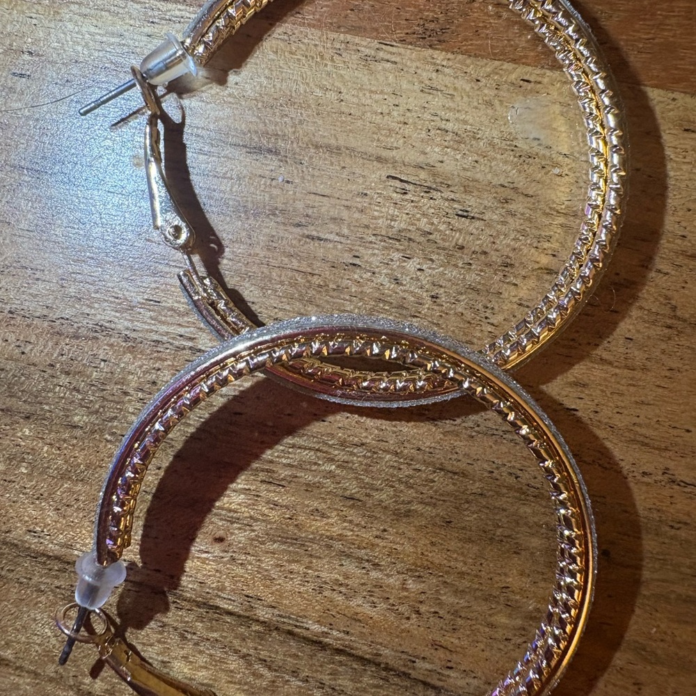 DIAMOND AND GOLD EARRINGS